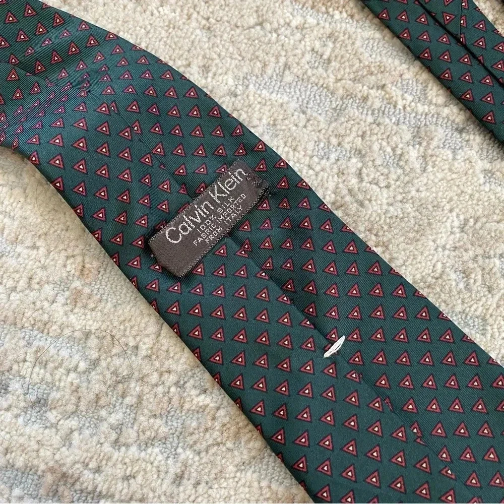 Calvin Klein Green And Red 100% Silk Neck Tie Italian Design